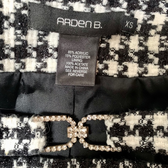 Gorgeous neckline jacket Arden B w/crystals on Belt - Picture 3 of 8